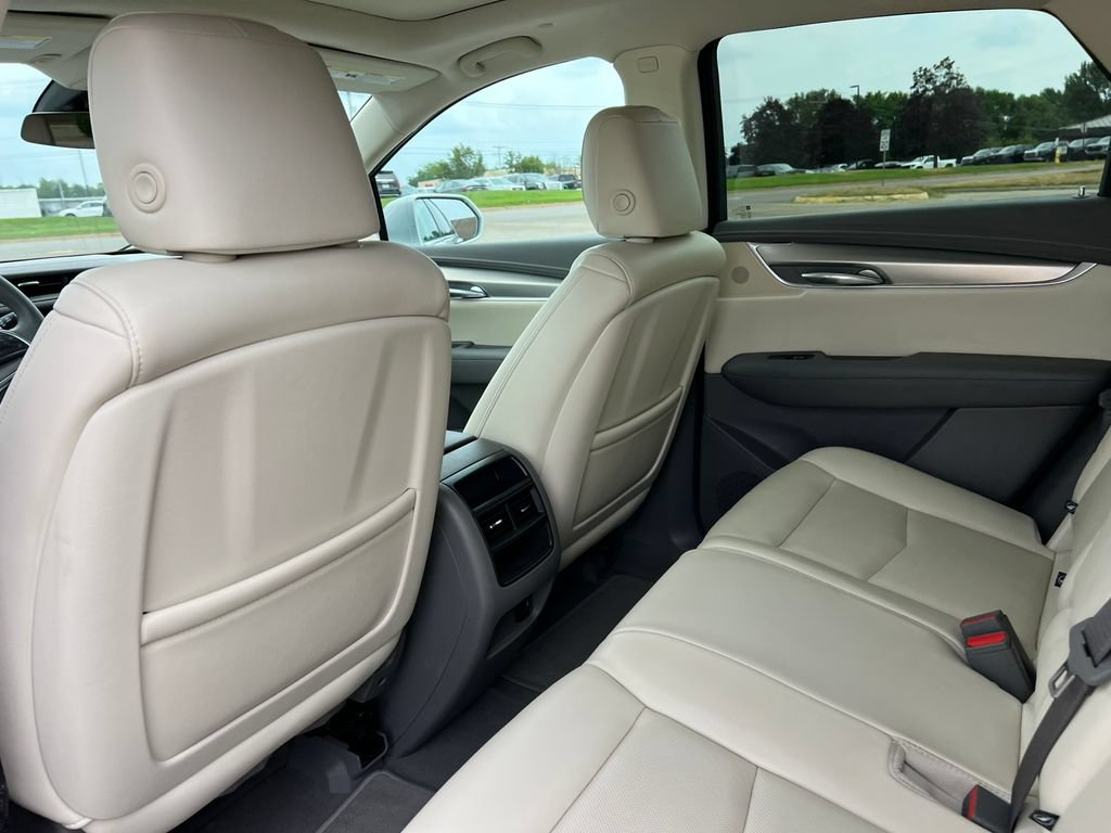Used 2018 Cadillac XT5 Luxury w/ Driver Awareness Package AWD/4WD image 35