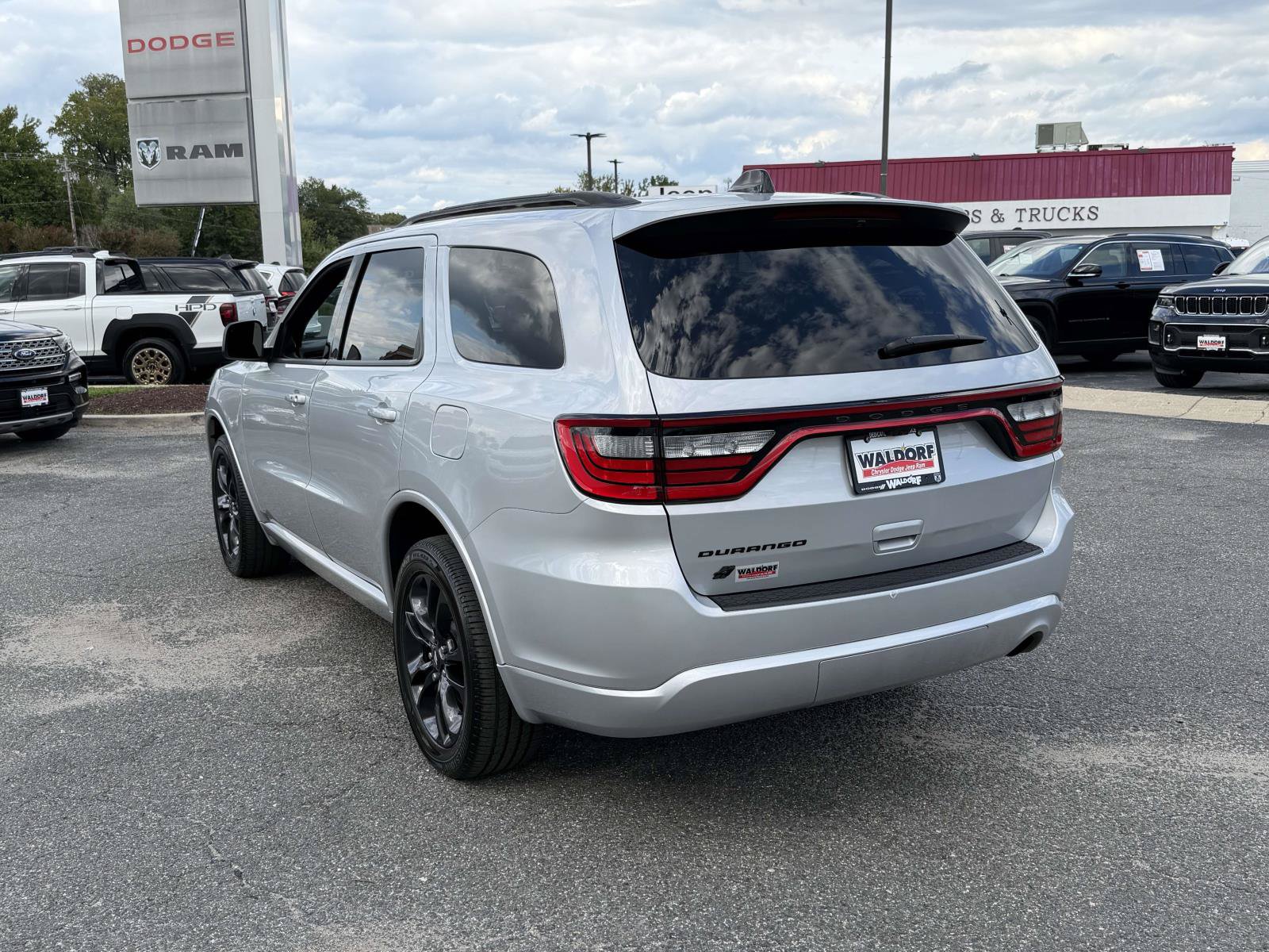 Used 2024 Dodge Durango SXT w/ SXT Blacktop Group AWD/4WD image 5