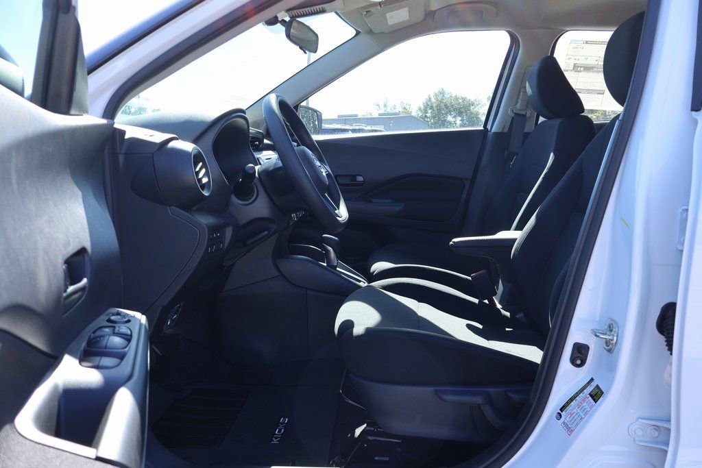 New 2025 Nissan Kicks Play S image 7