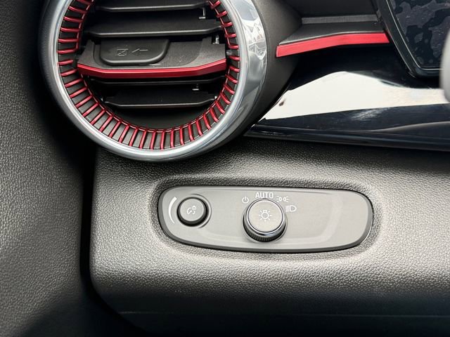 Used 2025 Chevrolet Trax RS w/ Driver Confidence Package image 18