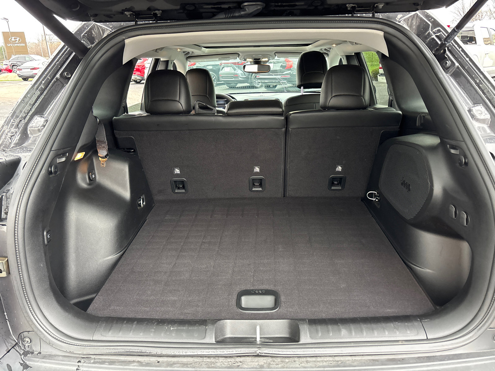 Used 2021 Jeep Cherokee Latitude Lux w/ Sun & Sound Group image 9