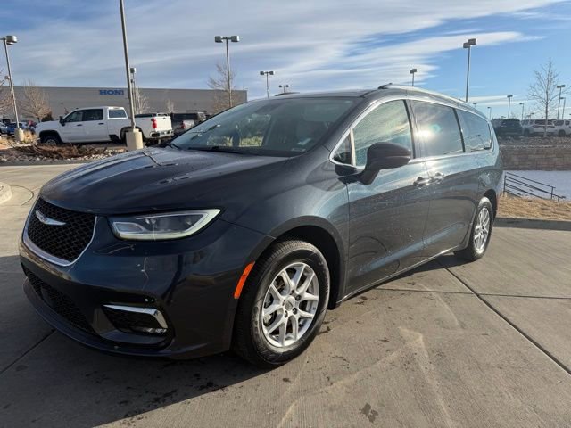 Used 2021 Chrysler Pacifica Touring-L image 3