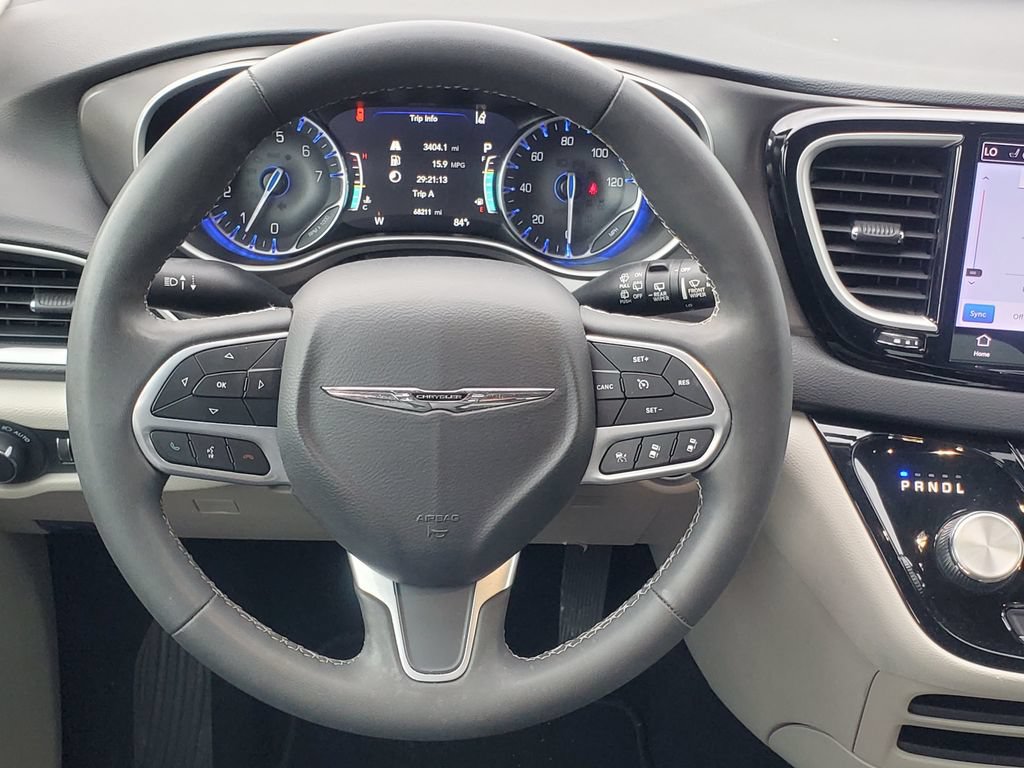 Used 2023 Chrysler Pacifica Touring-L FWD image 27