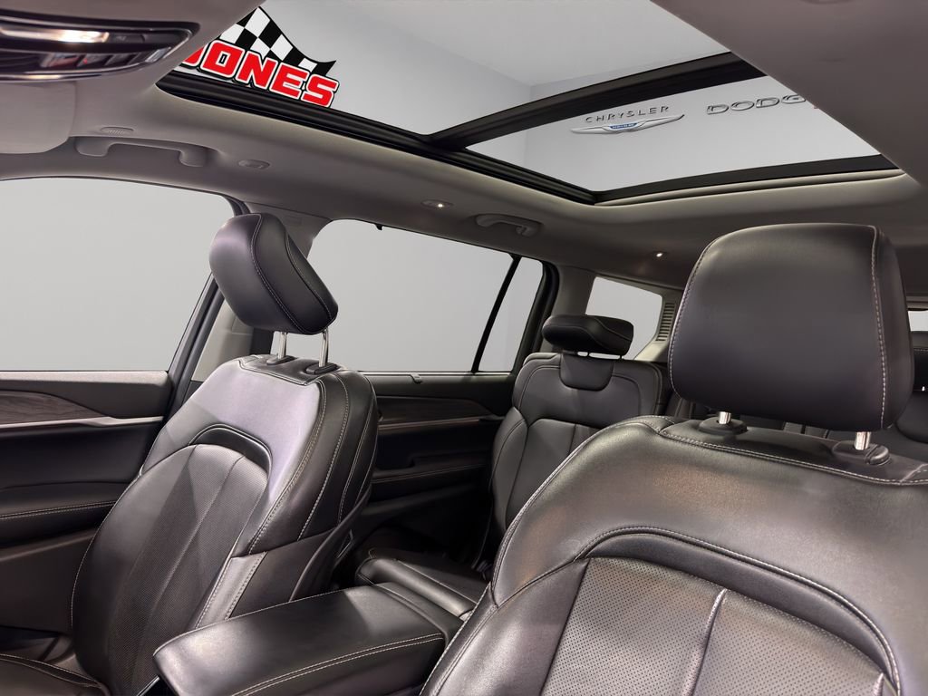 Used 2023 Jeep Grand Cherokee L Limited w/ Luxury Tech Group II image 5