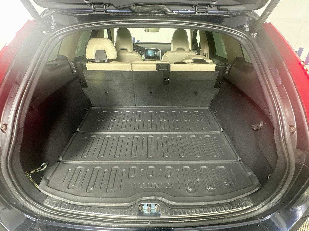 Used 2017 Volvo XC60 T5 Inscription w/ Preferred Option Package AWD/4WD image 30