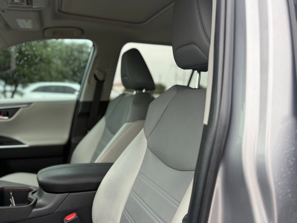 Used 2022 Toyota RAV4 Limited AWD/4WD image 8