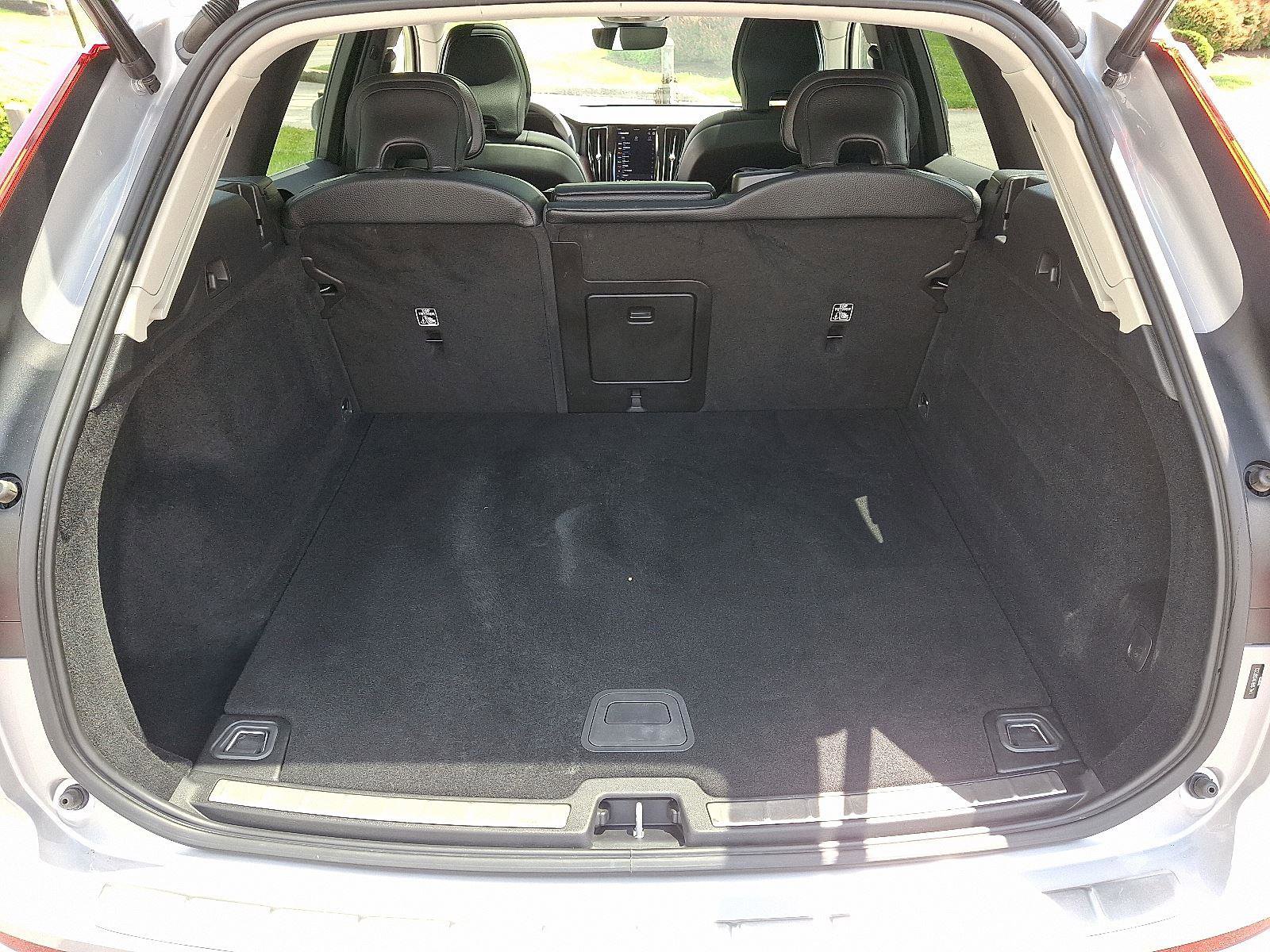 Certified 2022 Volvo XC60 B5 Momentum w/ Climate Package image 28