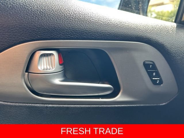 Used 2024 Chrysler Pacifica Premium FWD image 19