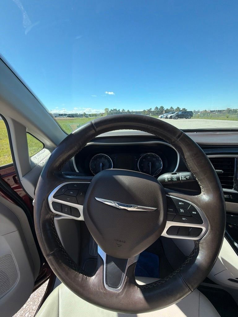 Used 2020 Chrysler Pacifica Touring-L FWD image 14