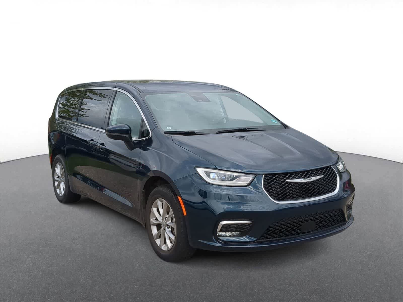 Used 2023 Chrysler Pacifica Touring-L AWD/4WD video 2