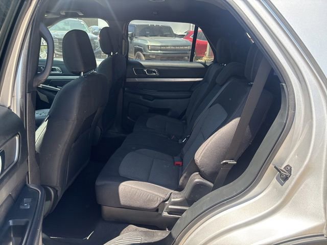 Used 2018 Ford Explorer XLT w/ Equipment Group 201A FWD image 18