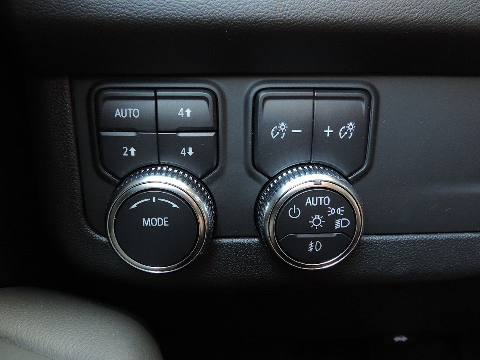 Certified 2024 GMC Yukon XL AT4 AWD/4WD image 27