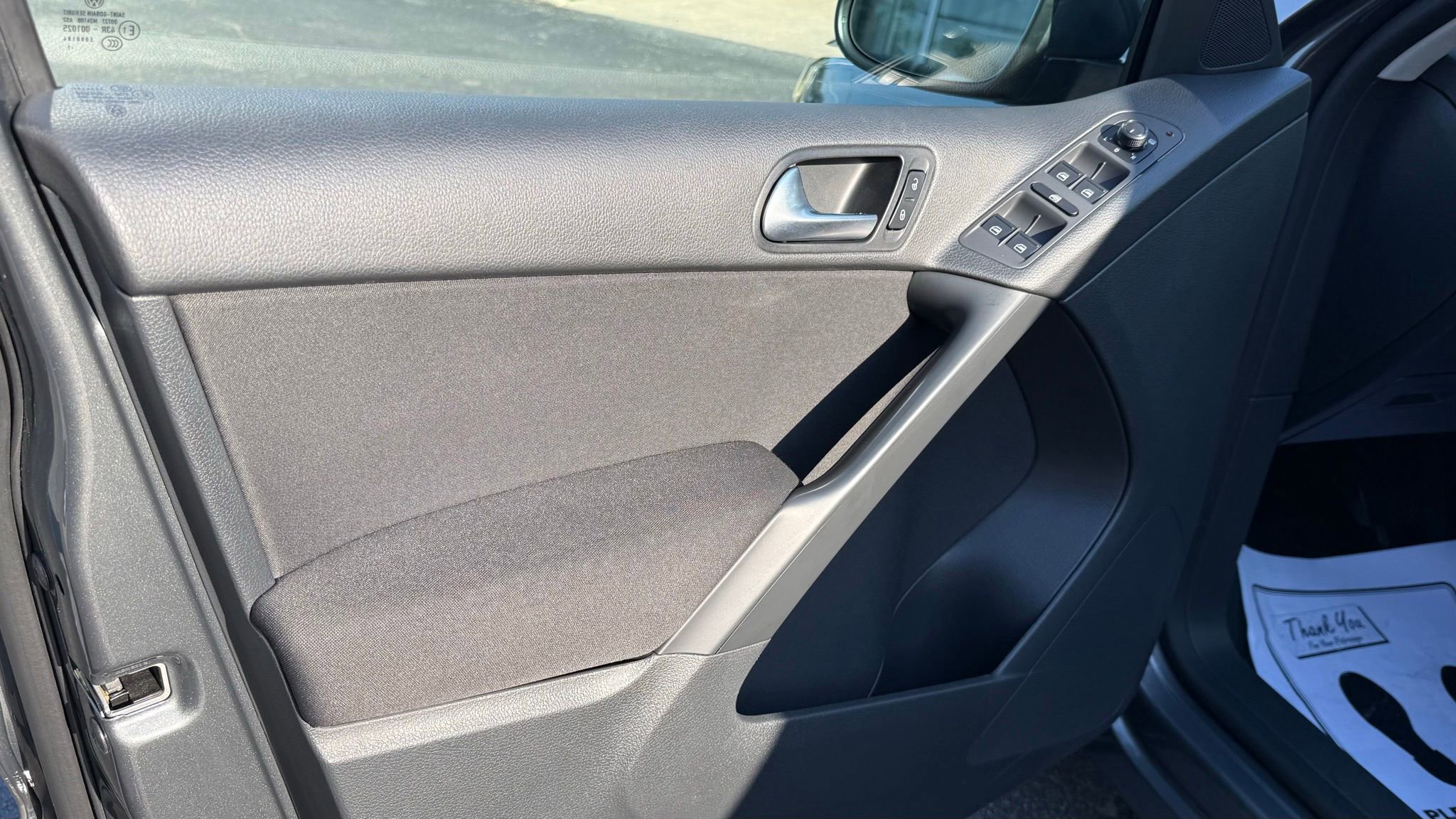 Used 2017 Volkswagen Tiguan Limited w/ Alloy Wheels Package image 25