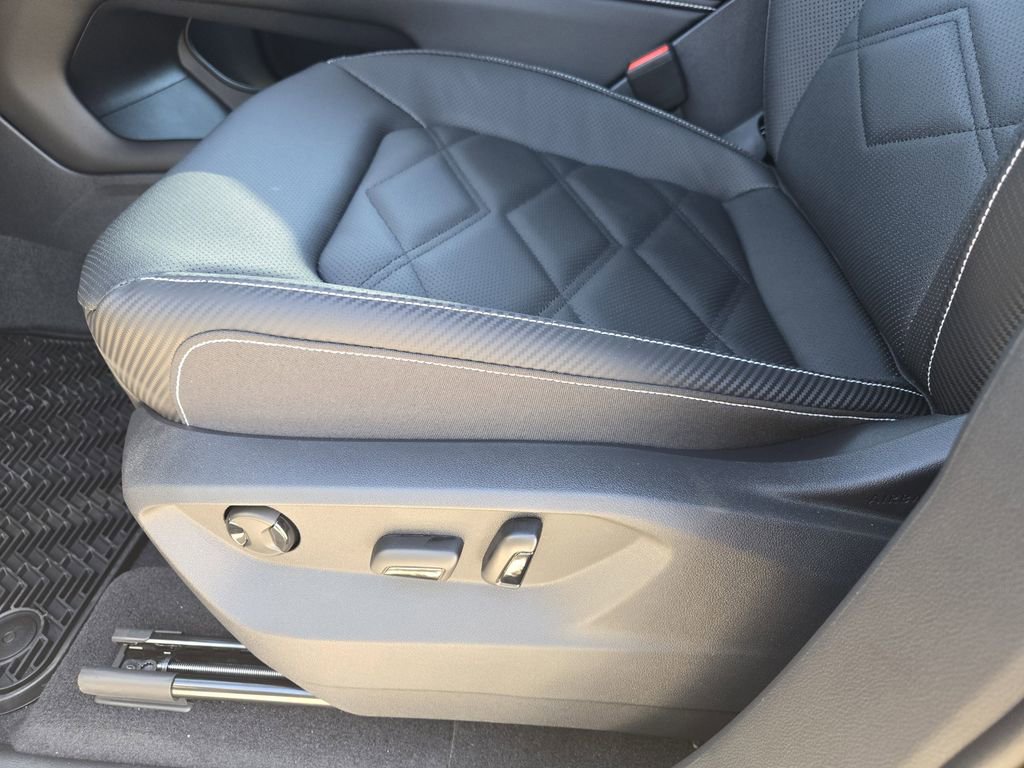 New 2026 Volkswagen Atlas Cross Sport SE image 19