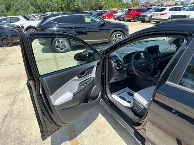 Used 2023 Hyundai Kona SEL w/ Cargo Package FWD image 11