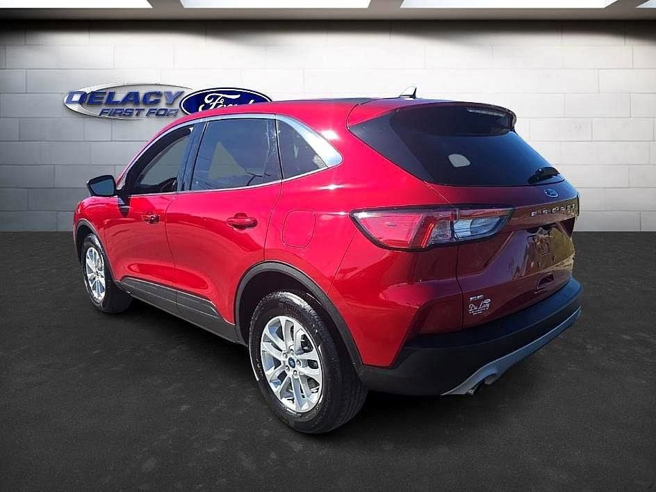 Used 2022 Ford Escape SE w/ Cold Weather Package image 3