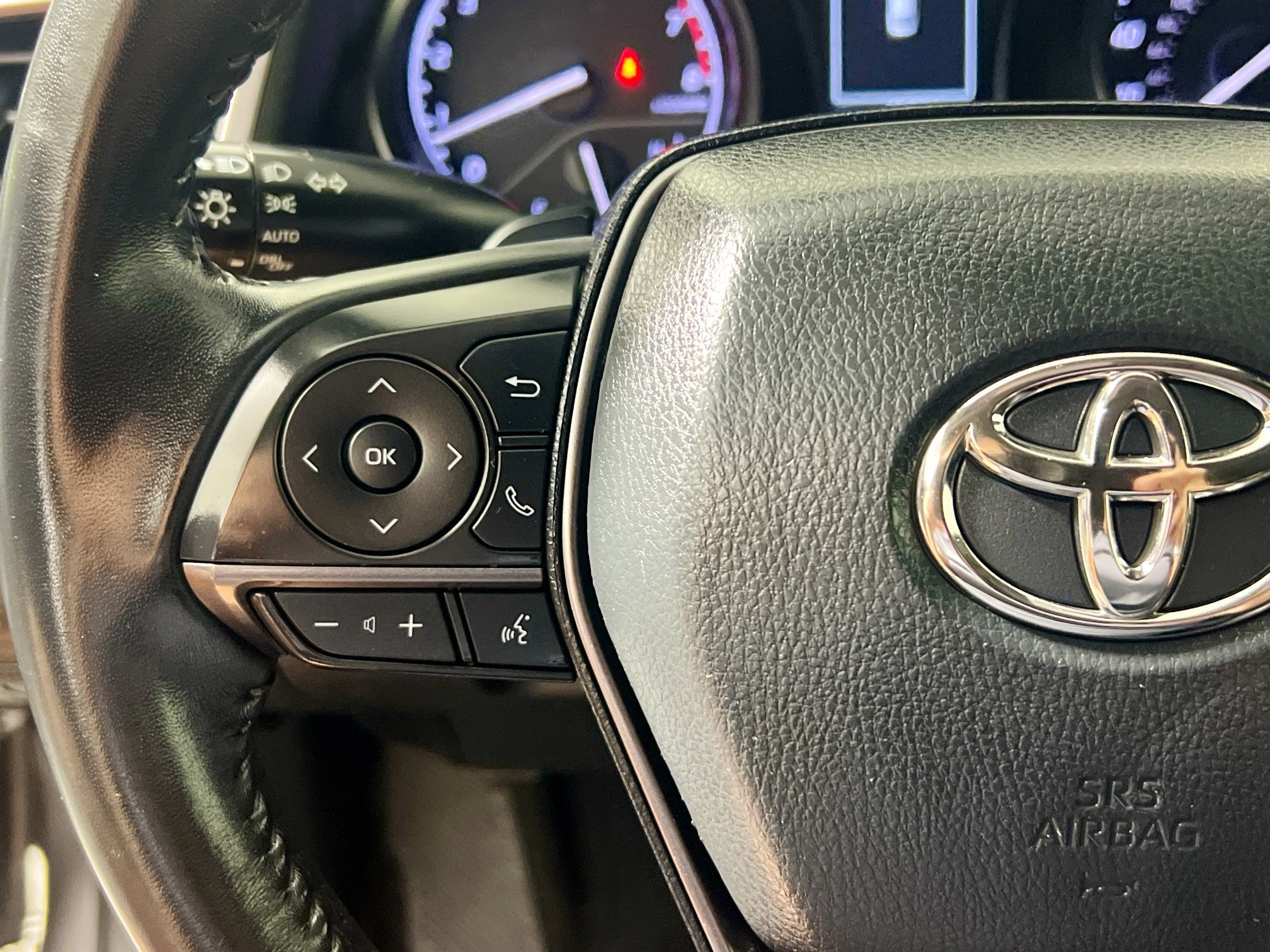 Used 2023 Toyota Camry SE image 18