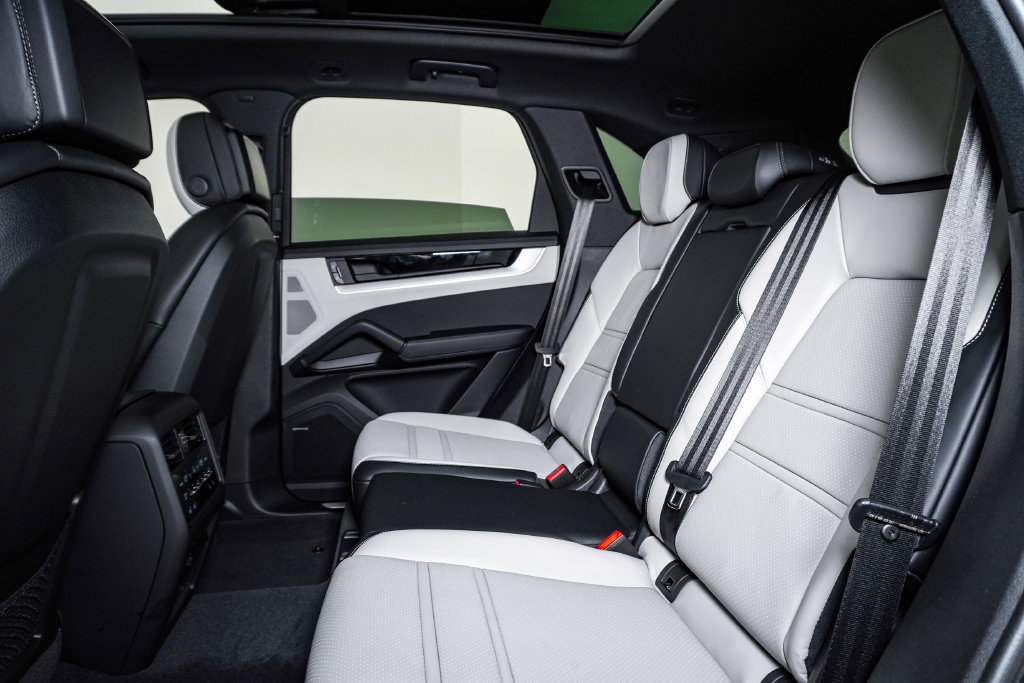 New 2026 Porsche Cayenne S AWD/4WD image 17