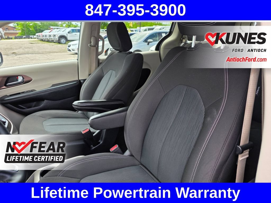 Used 2023 Chrysler Voyager LX FWD image 29