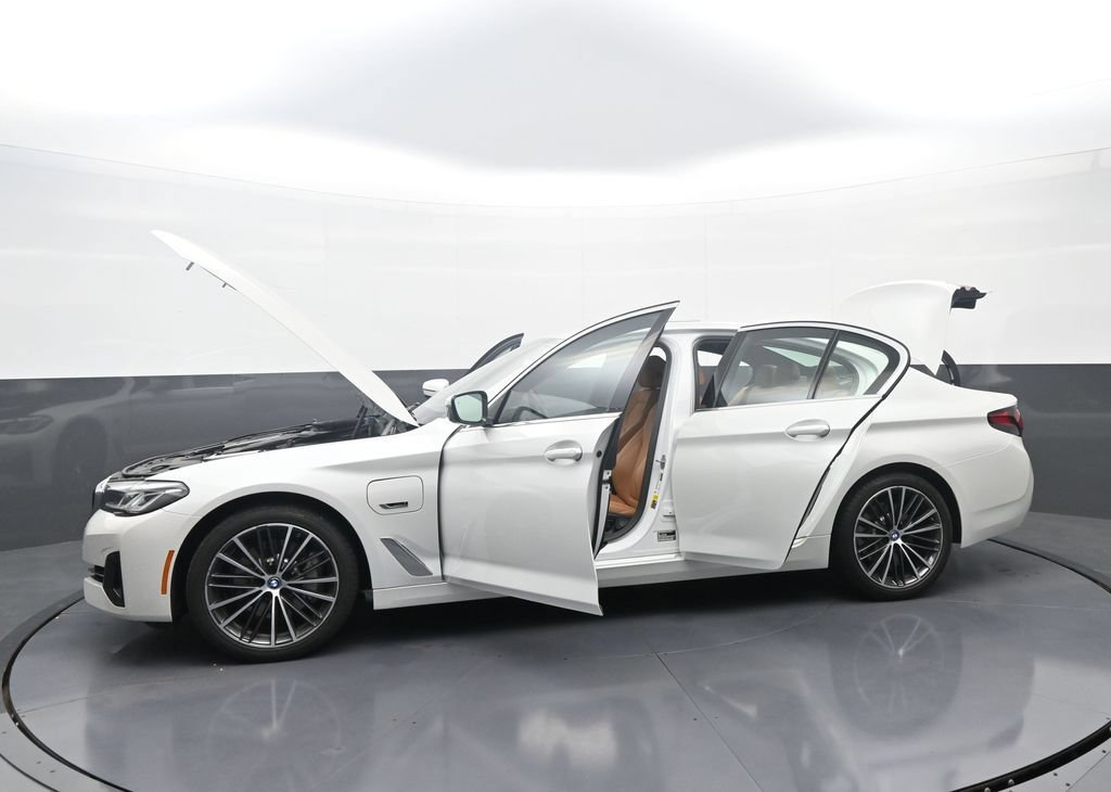 Used 2023 BMW 530e xDrive w/ Premium Package AWD/4WD image 41