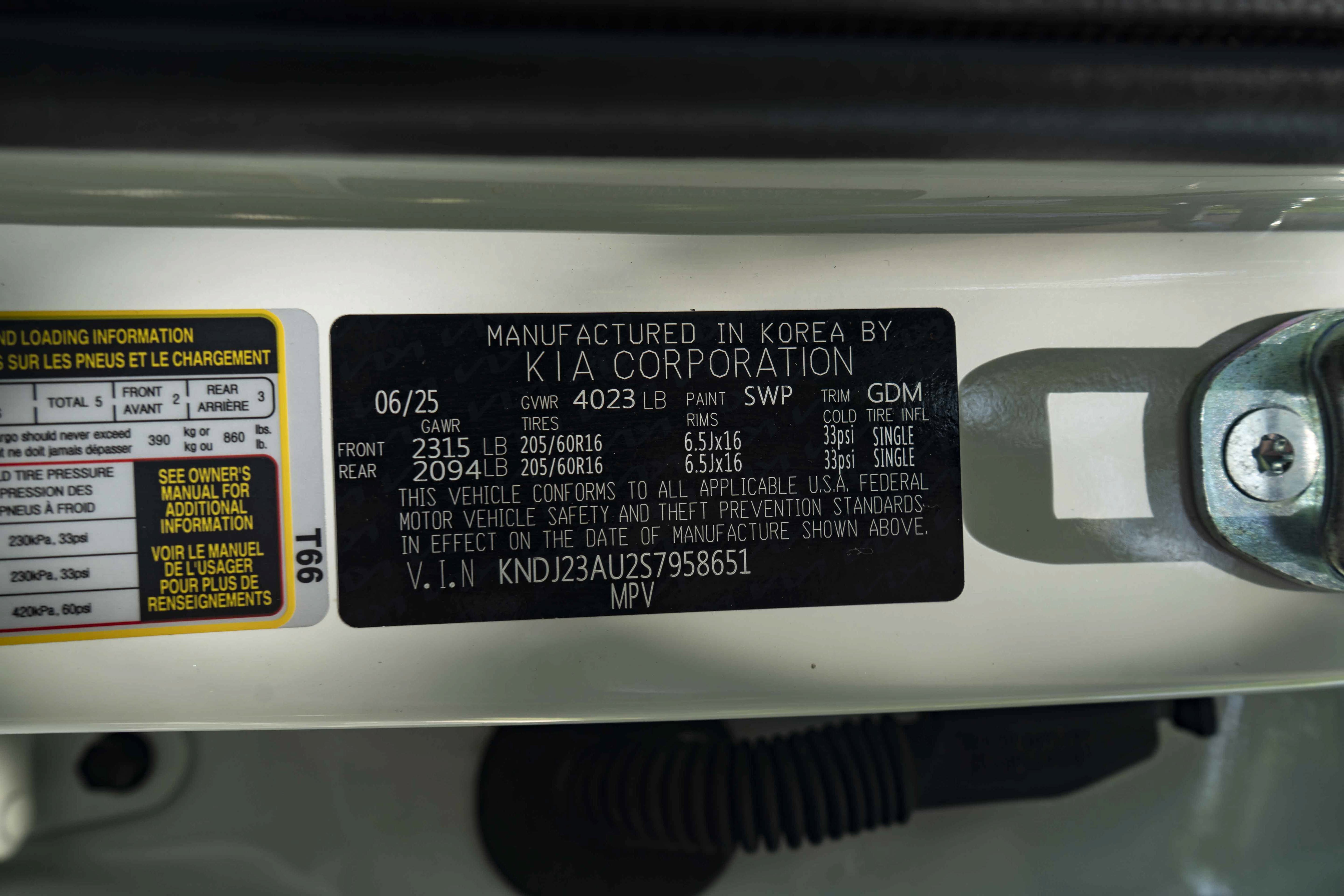Used 2025 Kia Soul LX FWD image 37