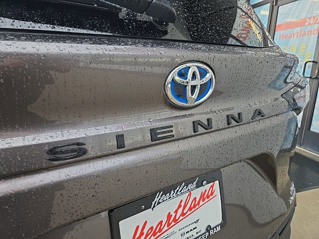 Used 2024 Toyota Sienna XLE image 18