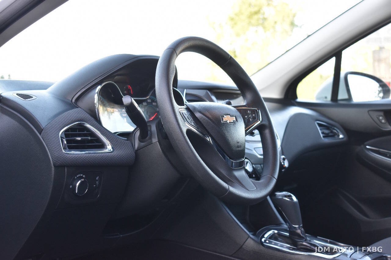 Used 2018 Chevrolet Cruze LT w/ LT Fleet Convenience Package FWD image 18