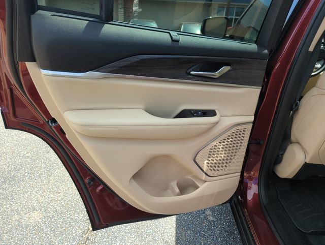 Used 2022 Jeep Grand Cherokee Limited w/ Luxury Tech Group II AWD/4WD image 29