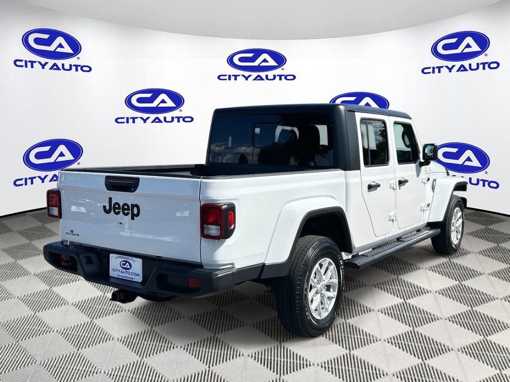 Used 2023 Jeep Gladiator Sport image 3