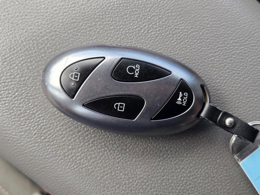 Used 2025 Hyundai Elantra SEL FWD image 31
