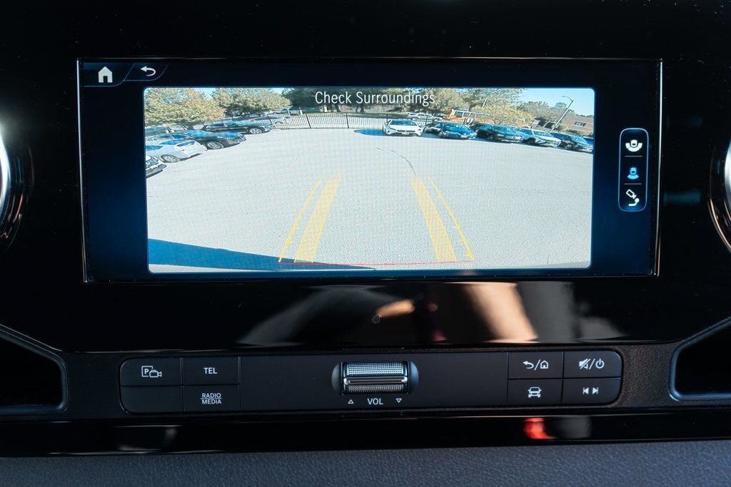 Used 2025 Mercedes-Benz Sprinter 2500 image 21