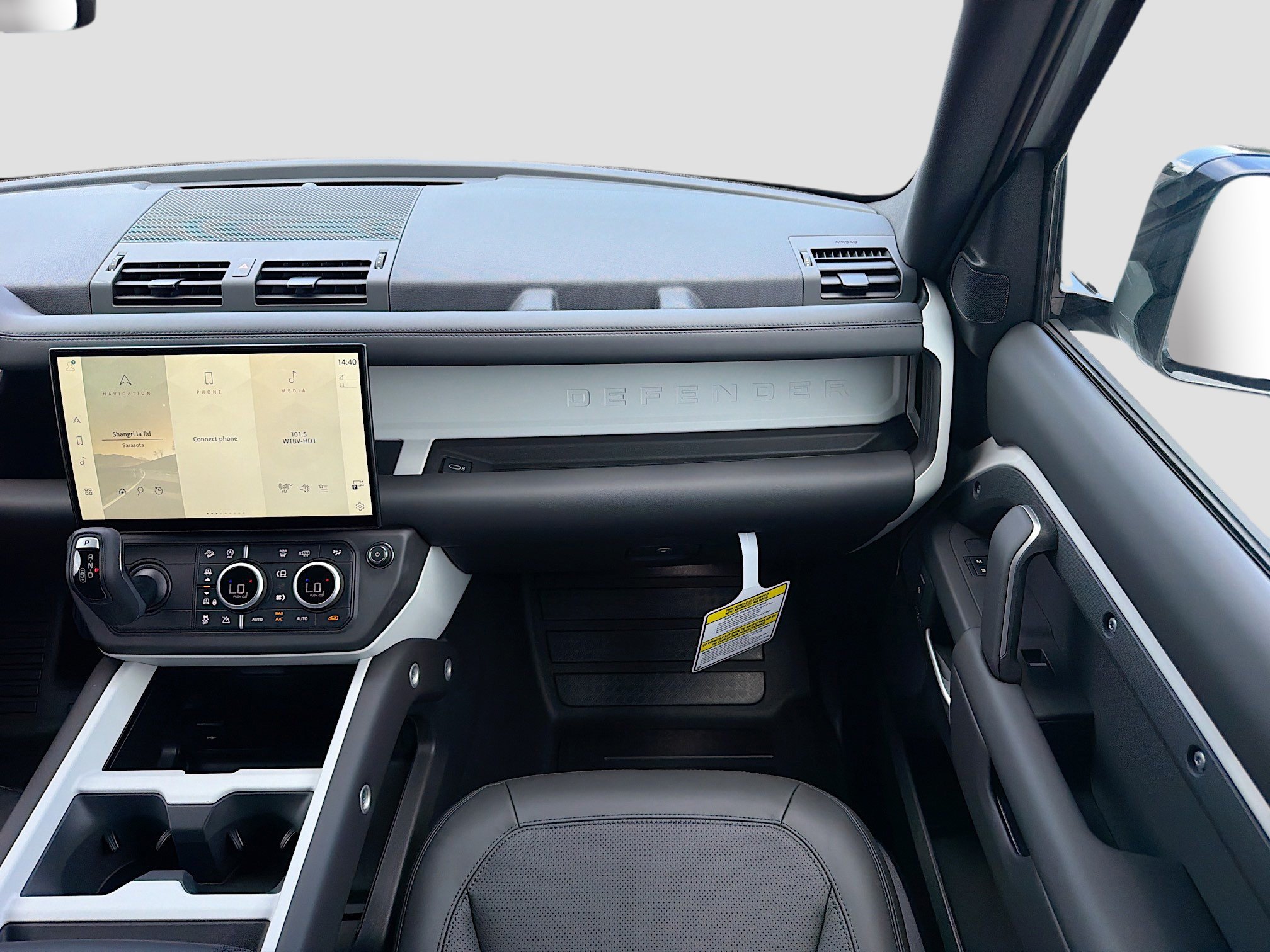 New 2026 Land Rover Defender 110 X-Dynamic SE AWD/4WD image 18