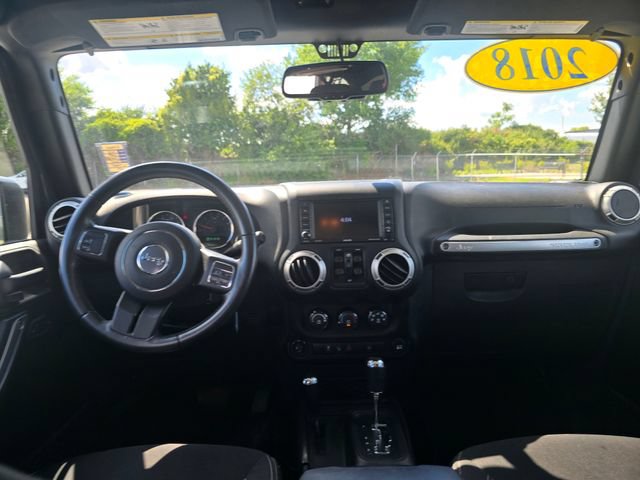 Used 2018 Jeep Wrangler Unlimited Sahara AWD/4WD image 15