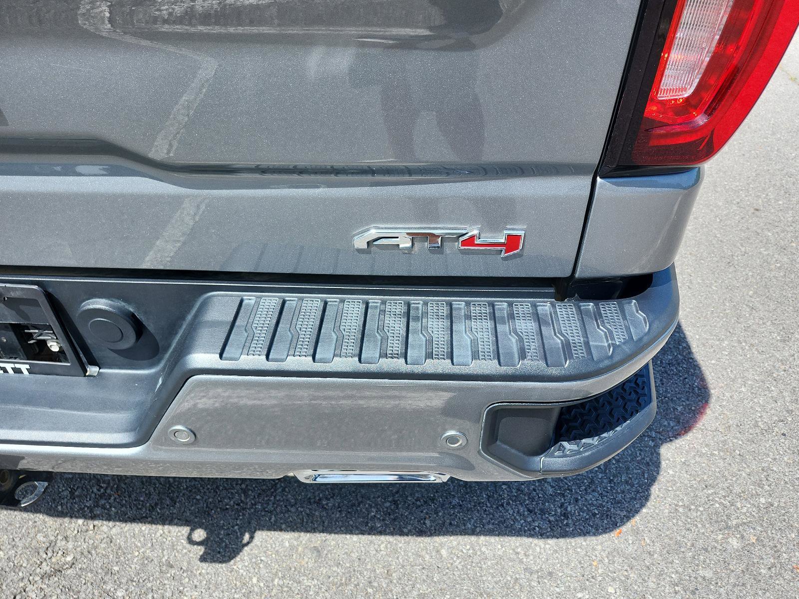 Used 2024 GMC Sierra 1500 AT4 w/ Technology Package image 5