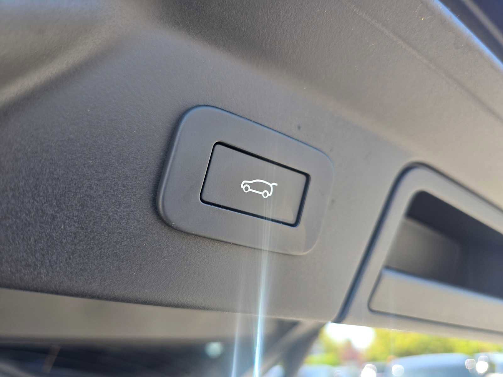 Used 2026 Land Rover Range Rover Velar Dynamic SE AWD/4WD image 15