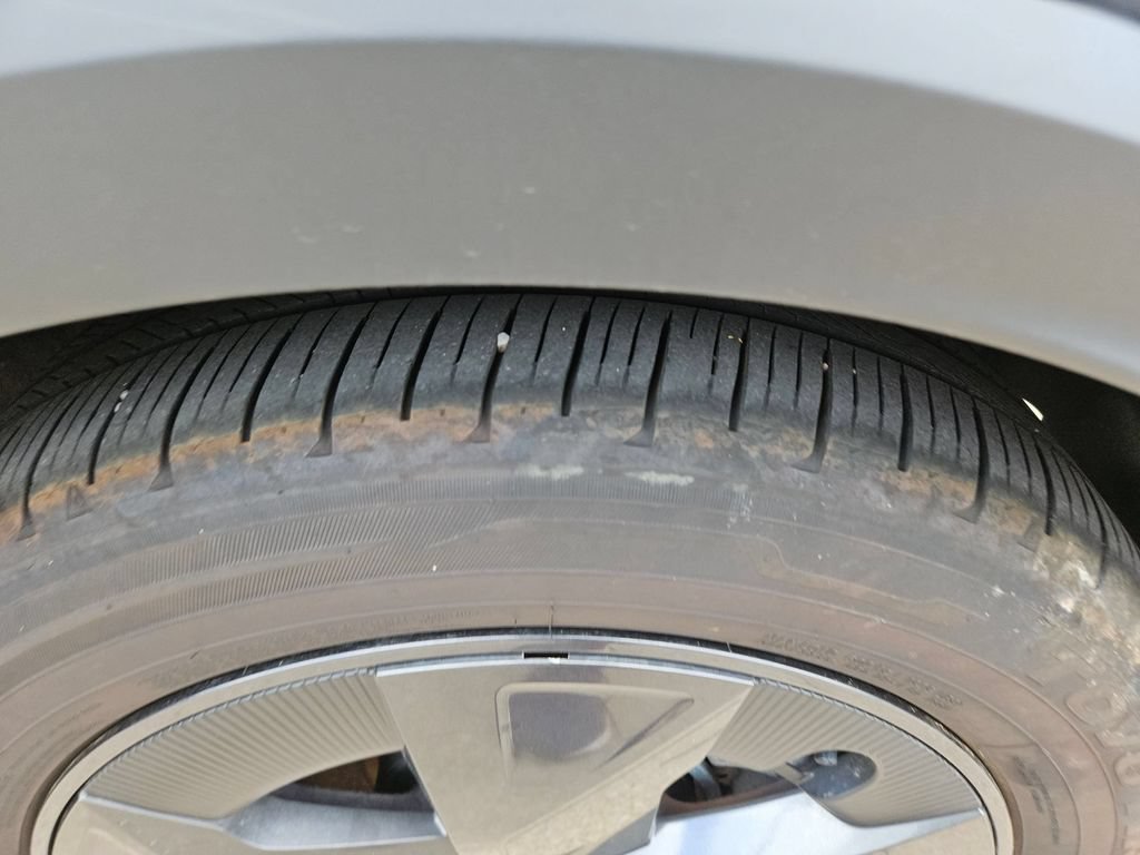 Used 2025 Toyota Prius LE FWD image 27