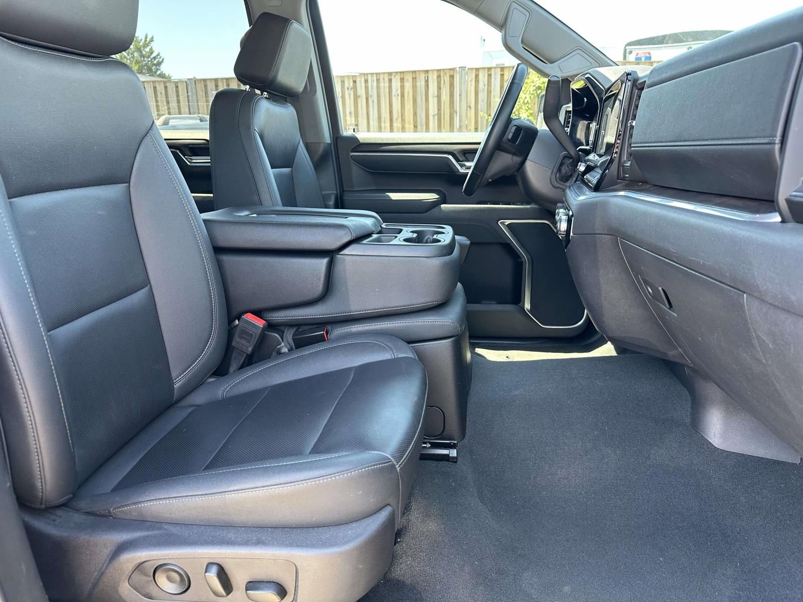 Used 2025 GMC Sierra 1500 SLT AWD/4WD image 26