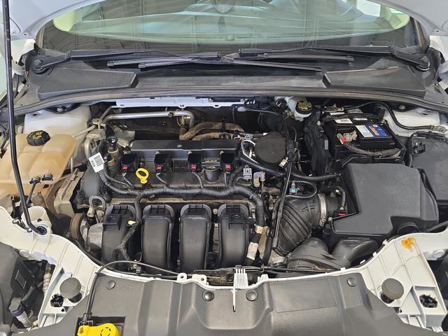Used 2014 Ford Focus SE w/ SE Winter Package FWD image 39