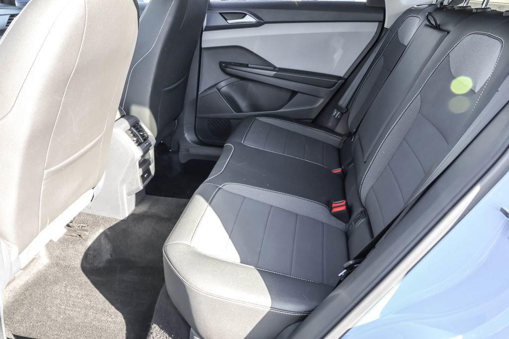 Used 2024 Volkswagen Taos SE image 28