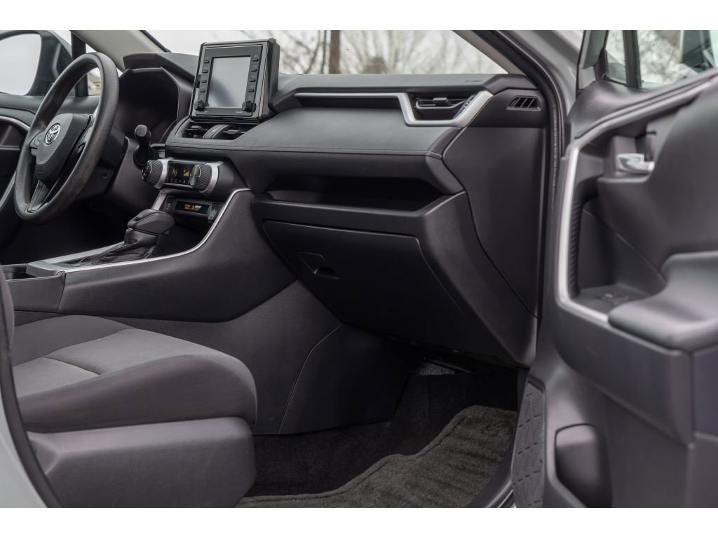 Used 2021 Toyota RAV4 XLE image 10