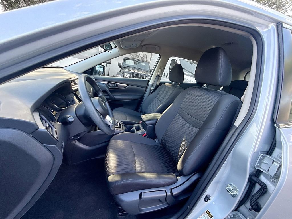 Used 2020 Nissan Rogue S image 23