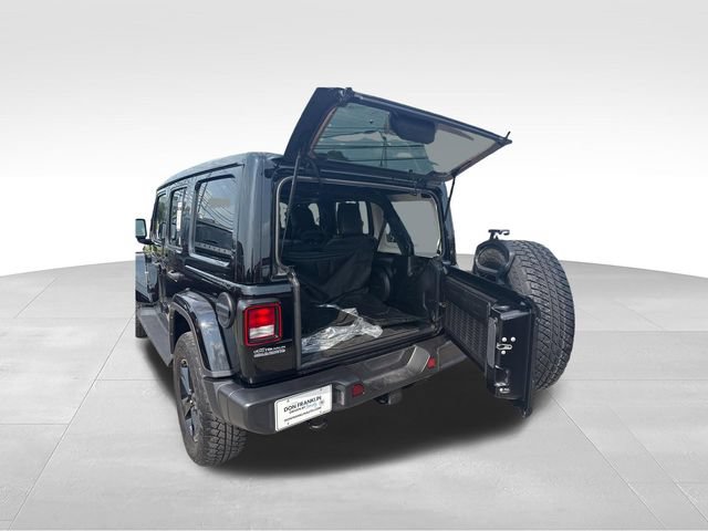 Used 2022 Jeep Wrangler Unlimited Sahara AWD/4WD image 9