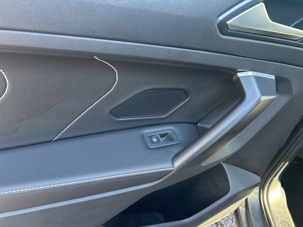 Used 2024 Volkswagen Tiguan SE image 18