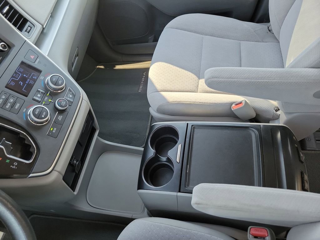 Used 2020 Toyota Sienna LE image 22