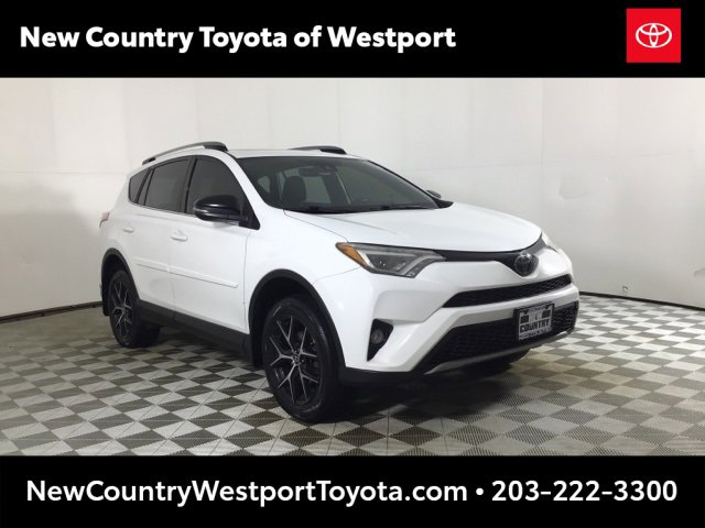 Used 2018 Toyota RAV4 SE image 1