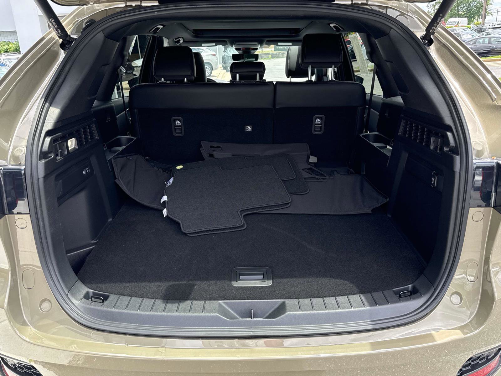 Certified 2025 MAZDA CX-70 3.3 Turbo S w/ Premium Package image 11