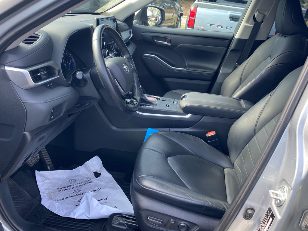 Used 2021 Toyota Highlander XLE image 5