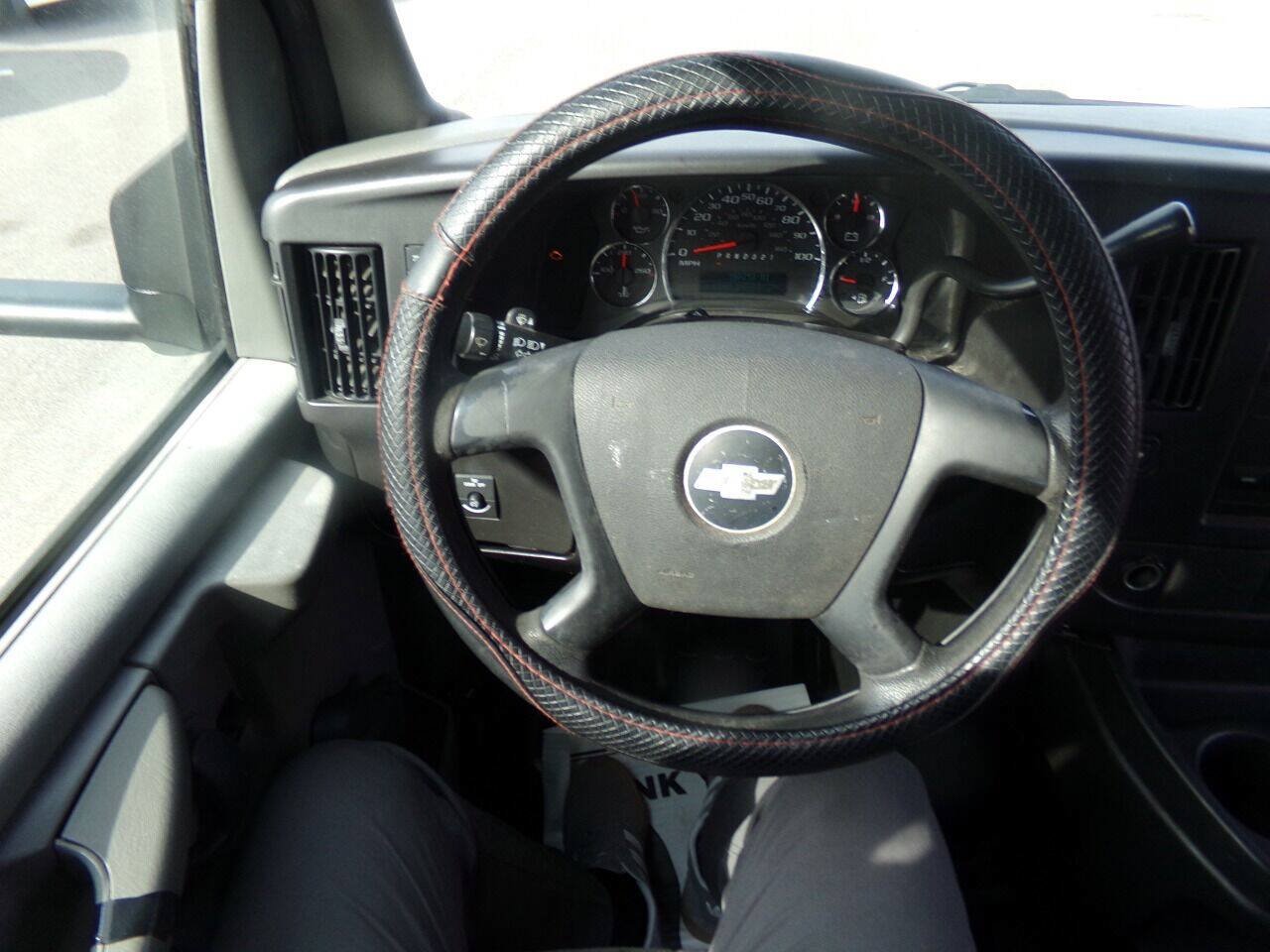 Used 2009 Chevrolet Express 3500 RWD image 46