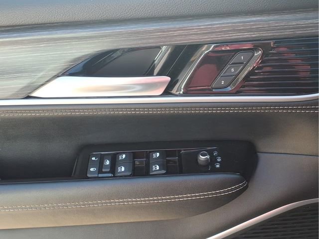 Used 2024 Jeep Wagoneer Series II w/ Flexible Seating Group image 17