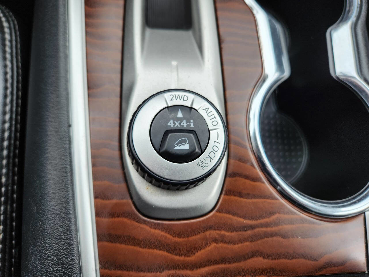 Used 2019 Nissan Pathfinder Platinum AWD/4WD image 32